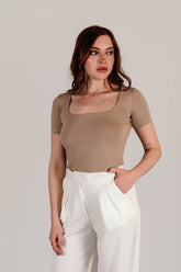 Top Viscosa Cuadrado Beige